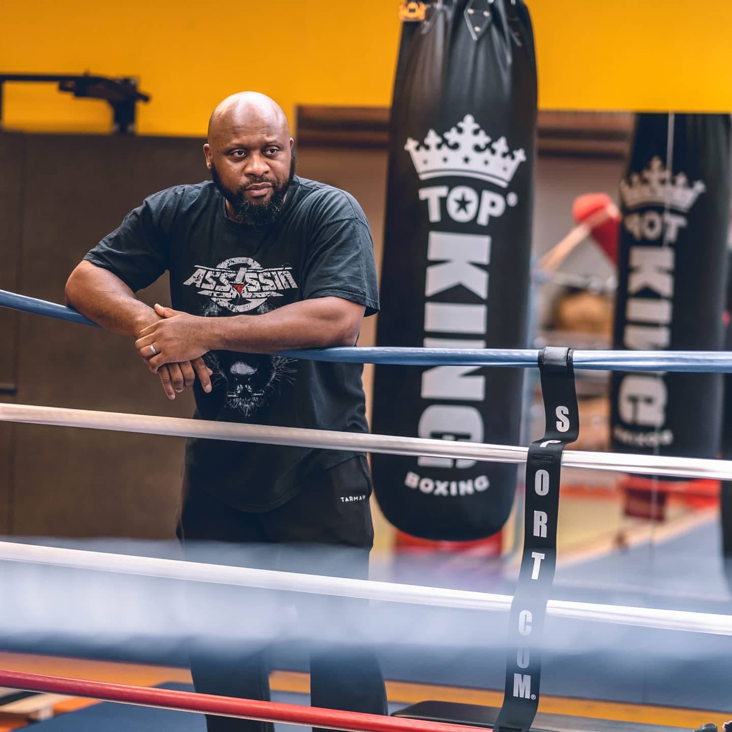 Ishaq pendant une session de MMA et grappling